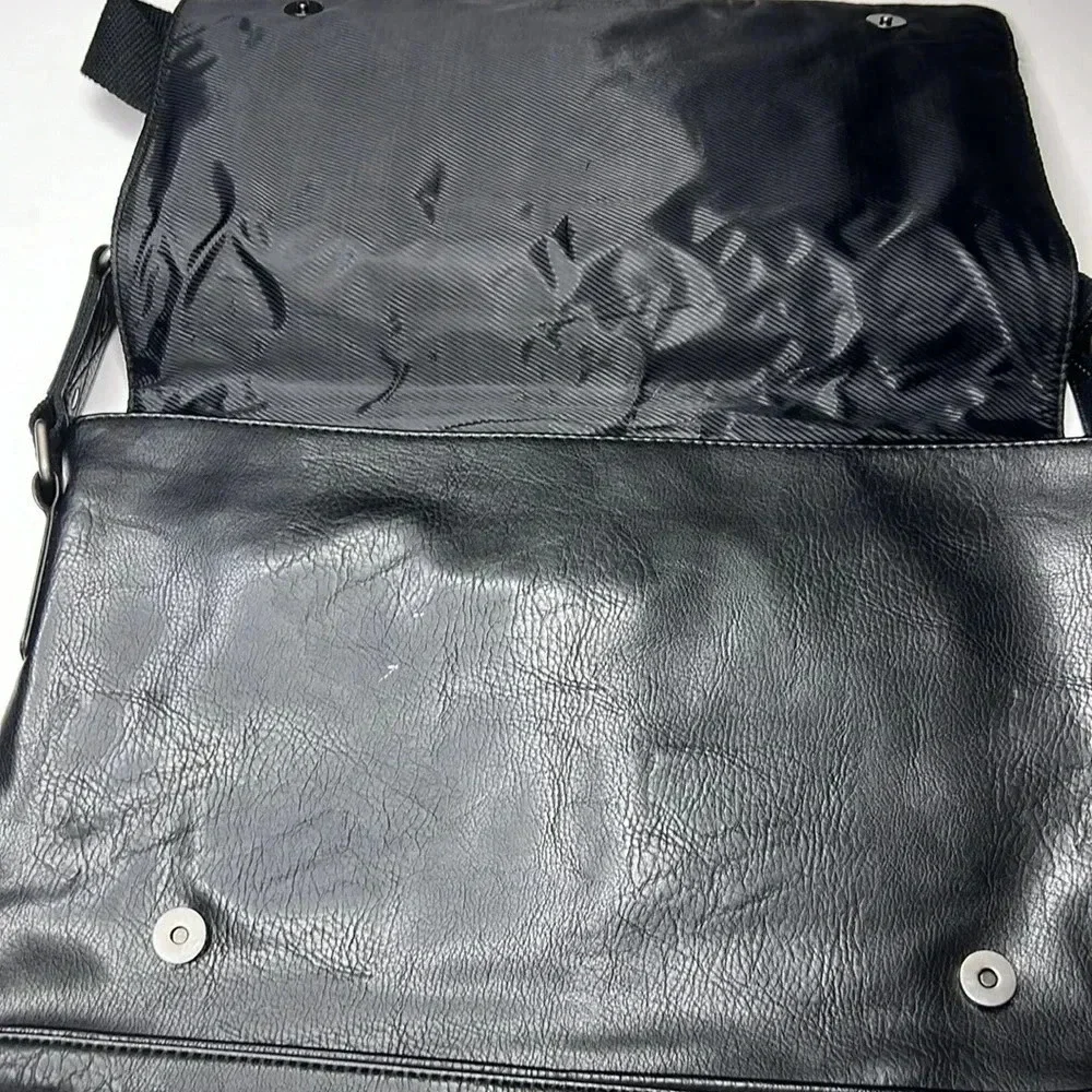 Kenneth Cole Reaction leather heritage laptop/tablet etc bag - Picture 3 of 8
